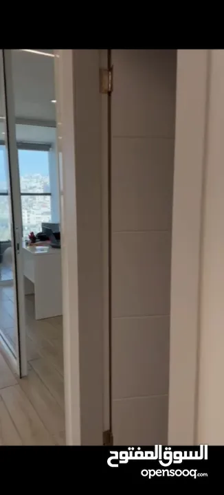 مكتب اطلاله  رائعه  تشطيب سوبر ديلوكس. مكيفات ستاير كهرباء ماء جاهز للتسليم