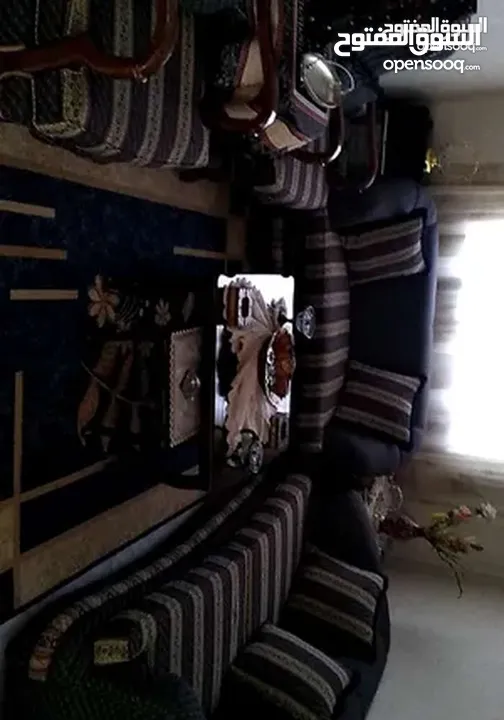 طقم كنب مع طاولات للبيع