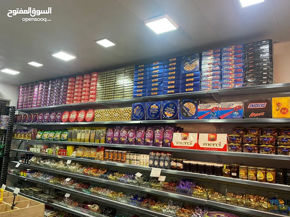سوبر ماركت كبير مع ملحمة للبيع بسعر مميز في رام الله
