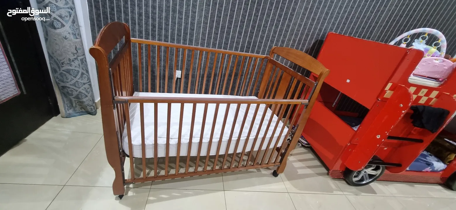 Baby crib with mattress (junior's brand)