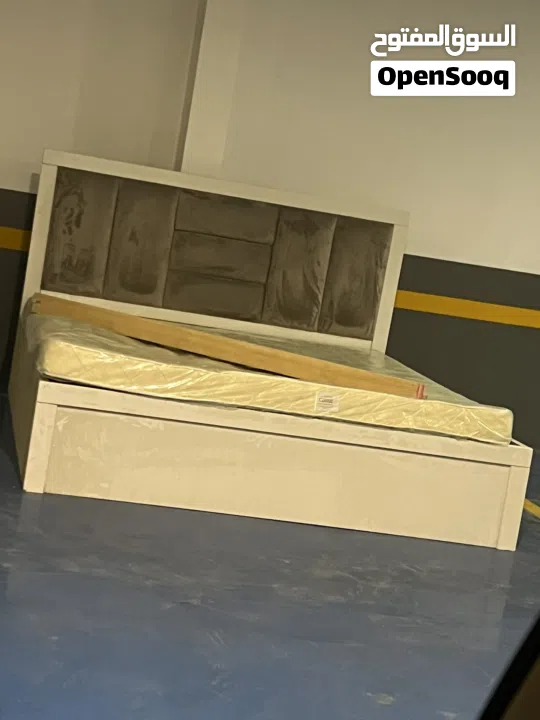 سرير بحريني اصلي السعر 40 فقط