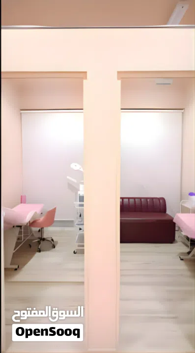 صالون تجميل نسائي فاخر بمساحة واسعة في منطقة مواطنين مجهز بجميع الادوات و المعدات في الجرف عجمان