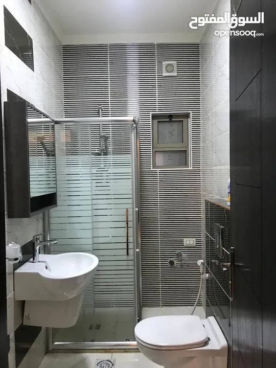 شقة راقية مفروشة للإيجار مقابل البوابة الشمالية - Modern furnished apartment for rent