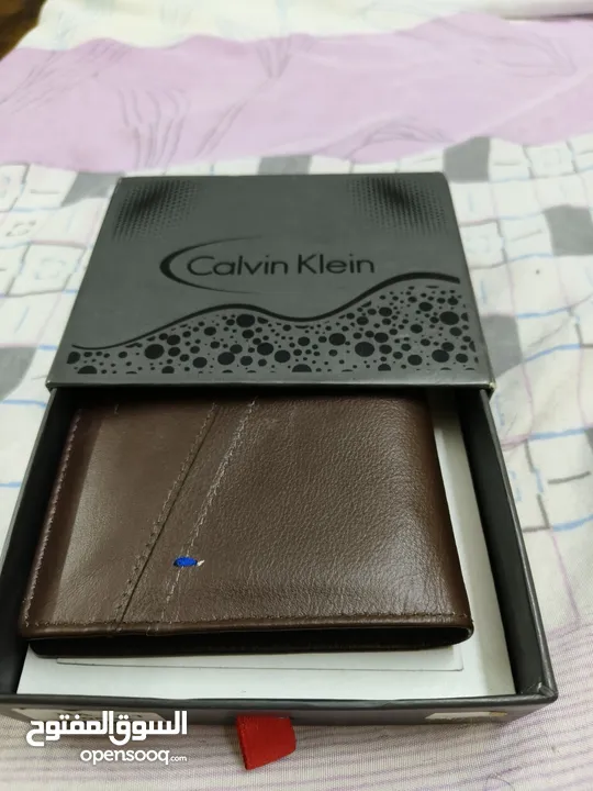 leather wallet looks amazing you feel premium quality