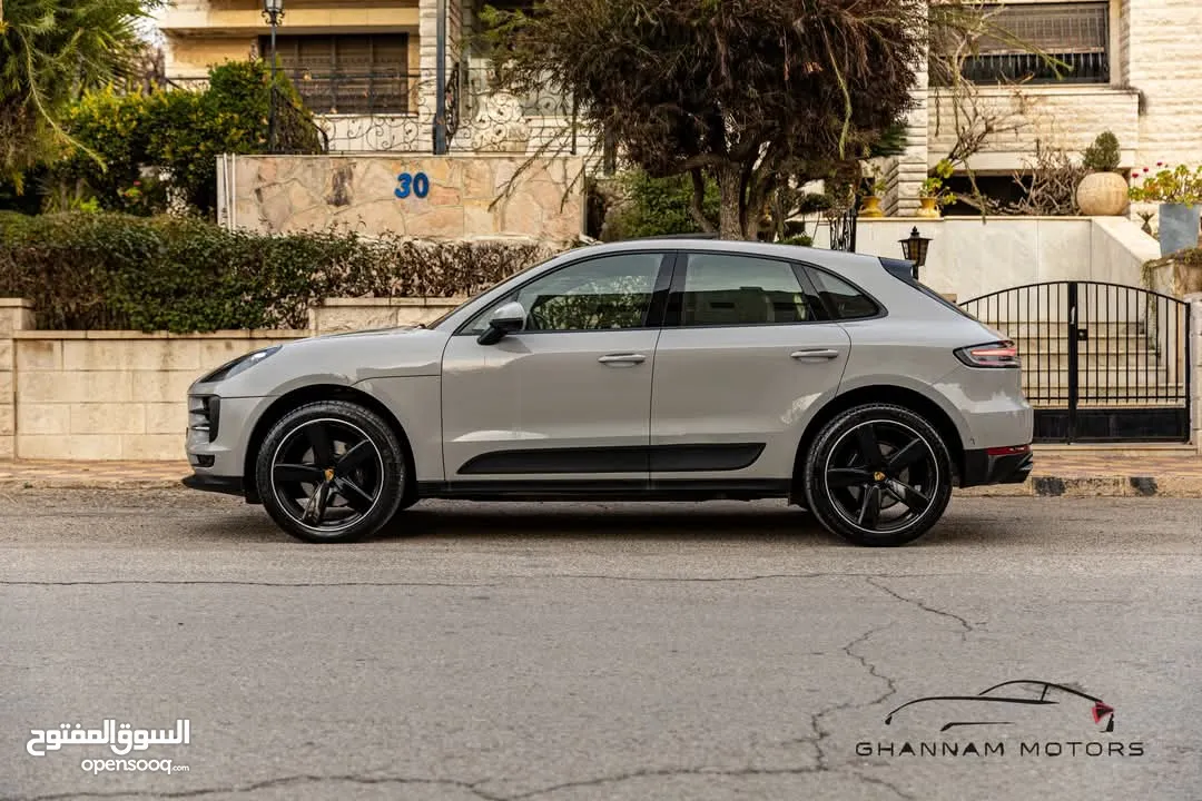 Porsche Mecan 2.0L Turbo وارد وكالة نقل