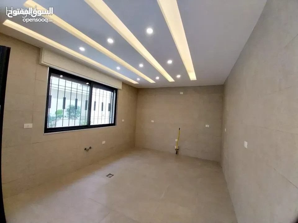 شقه طابق شبه ارضي بمساحه 210 داخلي وتراس خارجي بمساحه 220 للبيع في منط... ( Property ID : 30860 )