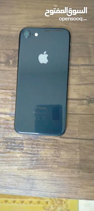 iPhone 8 شبه الجديد نظيف جداً