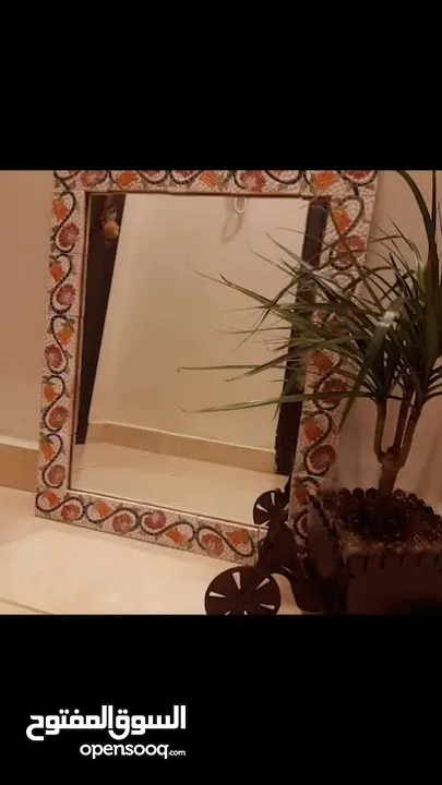 Mirror made of Clay مراي من فخار مزخرفة بالورد