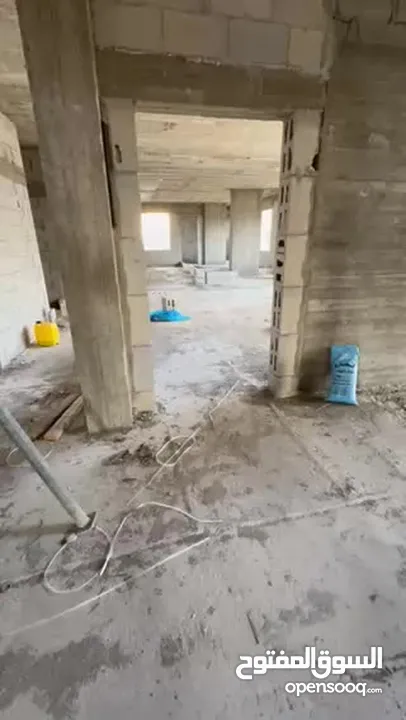 شقة عظم طابق ثالث