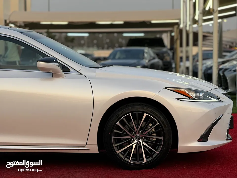 2024 LEXUS ES350