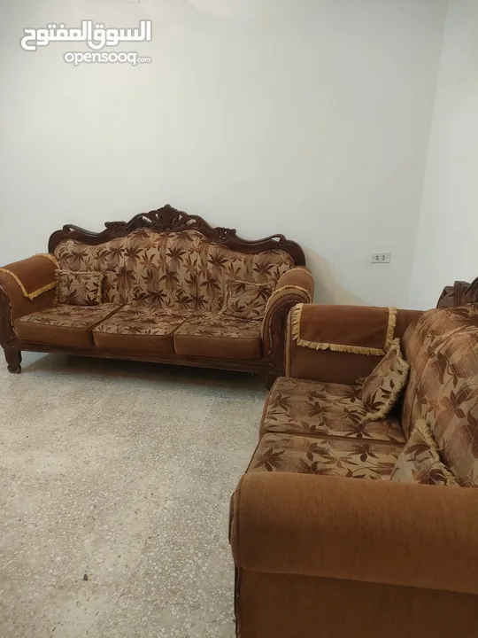 طقم كنب للبيع بحاله ممتازه