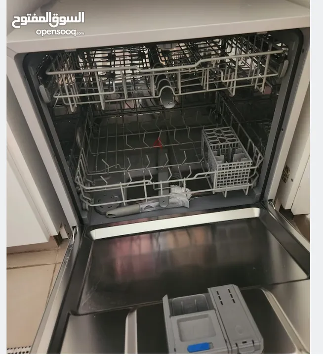 Excellent condition , Medium size dishwasher ,Milton,used for roughly 1 year