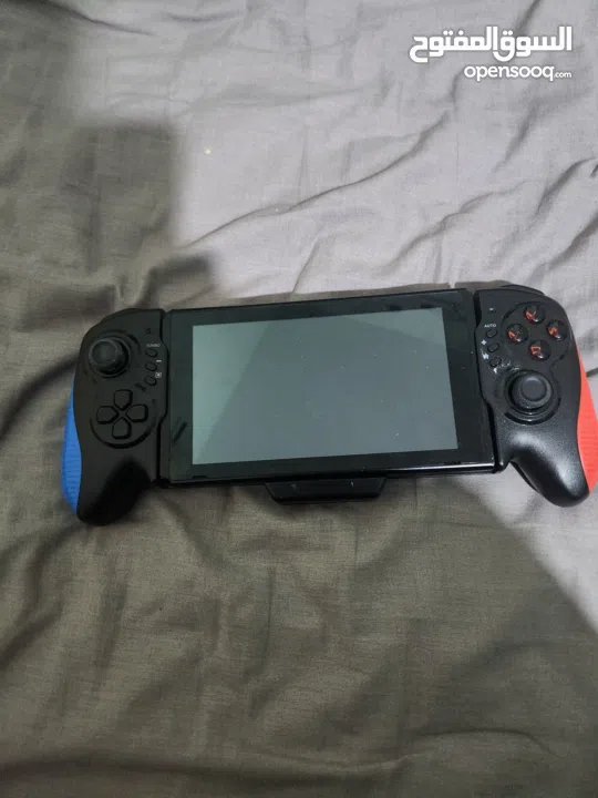 نينتندو سويتش مع كينترولارنينتندو سويتش مع كينترولارنينتندو سويتش مع كينترولار