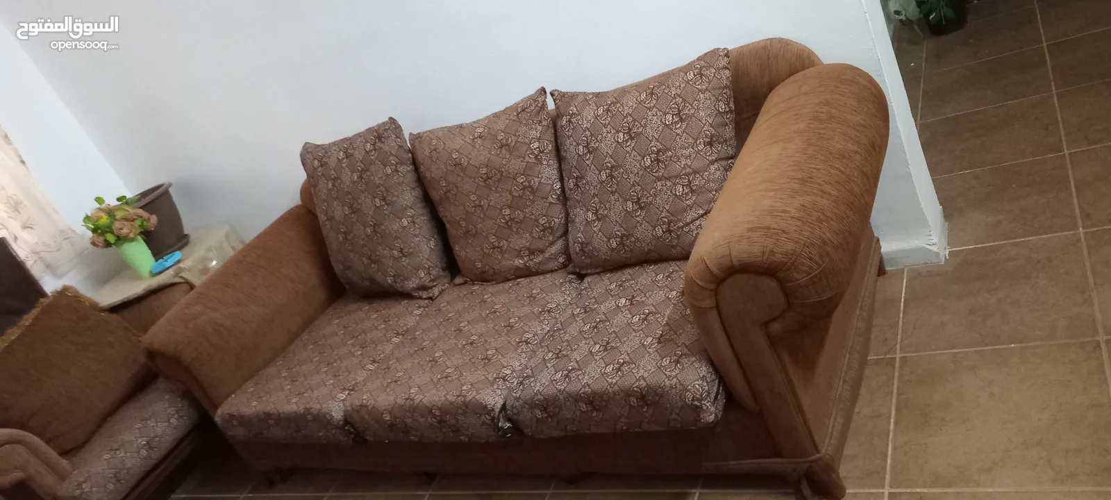 طقم كنب 7 مقاعد مع بوفيه شاشة