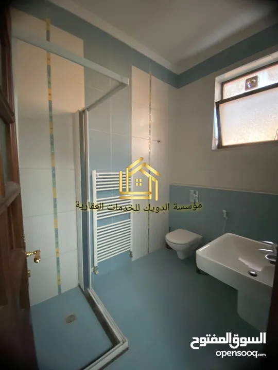 شقة دوبلكس أول مع روف مع ترس بإطلالــــه رائعة