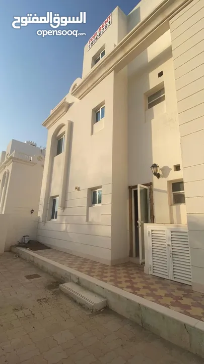 6Me28-Fabulous 5BHK Villa for rent in Qurm, Al Sarooj Street