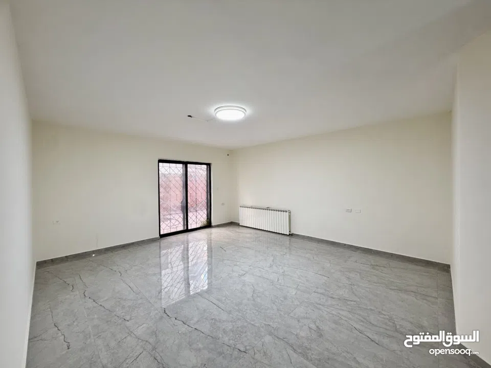 تأجير شقة طابقية بمساحة 340 م2 في منطقة حيوية في الماصيون (للمؤسسات فقط)