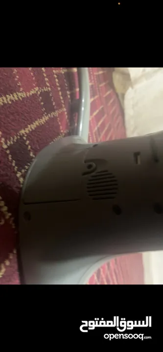 هزاز يصبح تخت ويمكن رفعه ليصبح مقعد شبه جديد استخدام جداااا خفيف  نظيف  مع ناموسيه