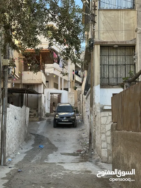 شقتين للبيع (أرضي + تسوية)  الزرقاء حي رمزي في منطقة حيوية جداً