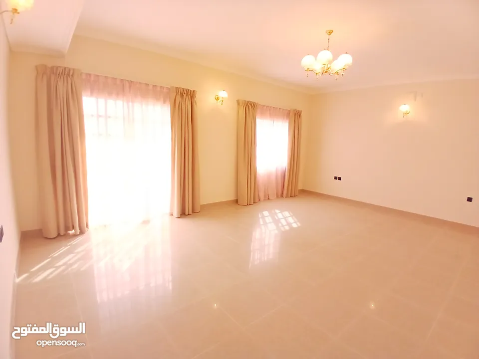 Spacious Villa  4 bedroom  with private pool in Busaiteen (King Hamad)..............................