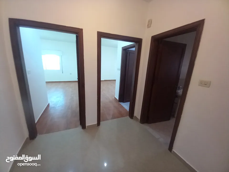 شقة طابق اول قرب الخدمات للبيع بسعر مغري