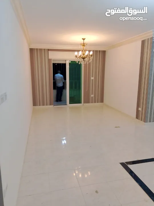 شقه لبيع بموقع مميز جدا
