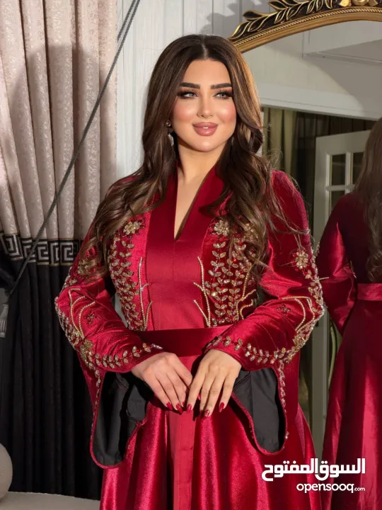 عباية ملكية مخمل أحمر  واسود