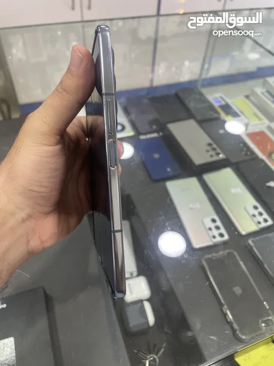 Samsung z fold 4 512 بحالة وكالة بسعر مميز