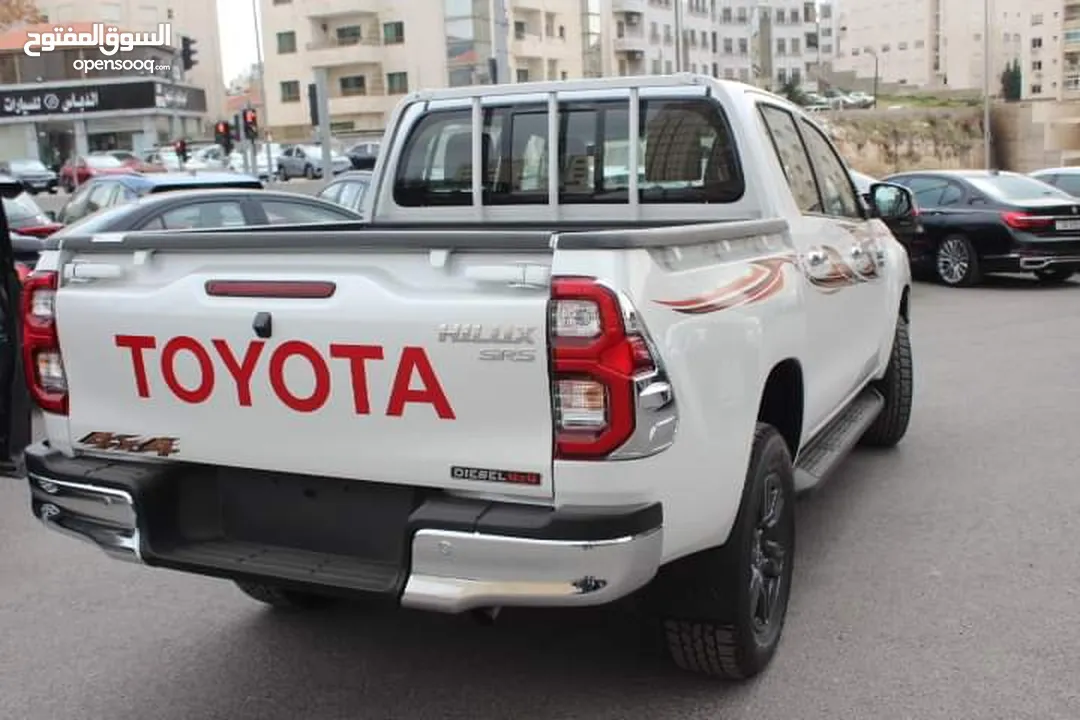 بك اب تويوتا لون لؤلؤي Toyota Hilux 2023