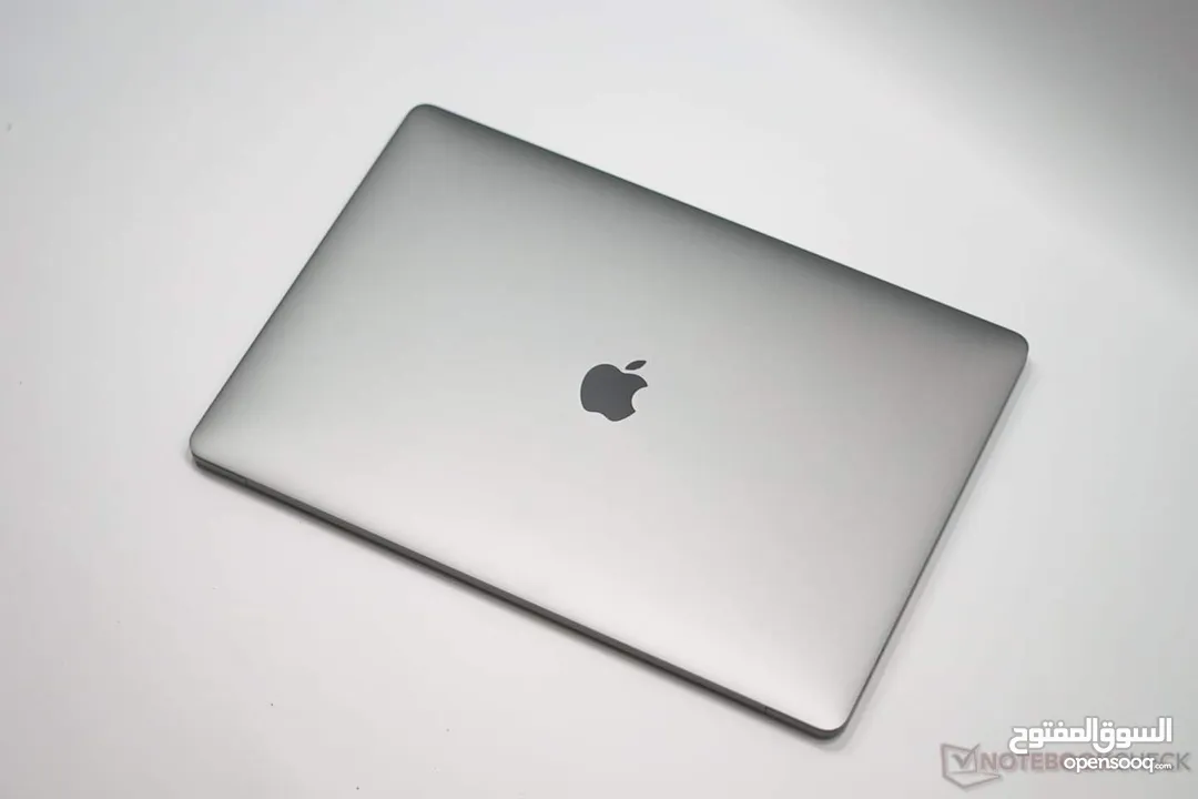 MacBook Pro 15inch 2017 i7 2GB AMD