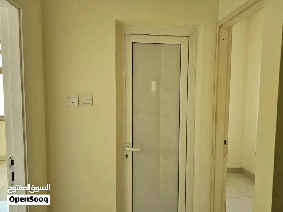 مكتب للايحار في سلماباد الجديدة قرب المدينة للزجاج