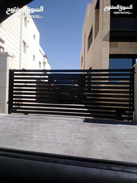 فني حداده لكافه اعمال الحداده والديكور وكافه اعمال الصيانه