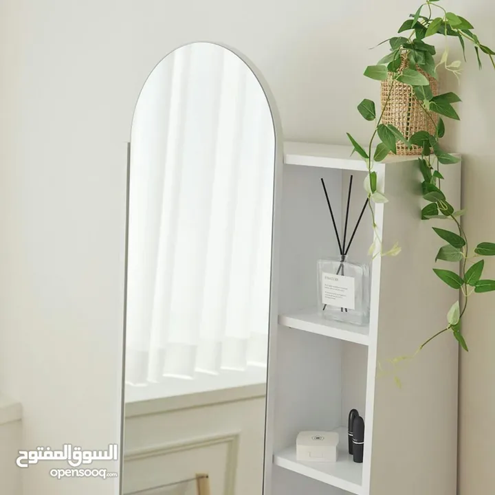 مرآة بطول كامل لطلّتك اليومية  تحتوي على 4 رفوف جانبية مخفية خلف دفة المرايا – لتنظيم مستلزماتكم