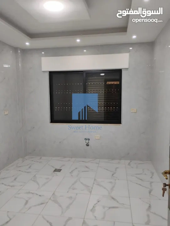 شقة فاخرة للبيع في الجاردنز  - خلف الدستور 155م مع ترسات 150م تشطيب سوبر ديلوكس لم تسكن