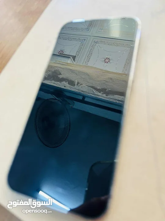Iphone 14 pro max للبيع  الجهاز بحالة ممتازة معه الشاحن + 6 كڤرات ومركب عليه لزقة أصلية