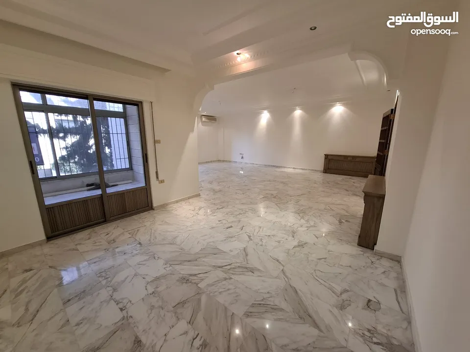 شقة غير مفروشة للإيجار ( Property 40836 )-175064131