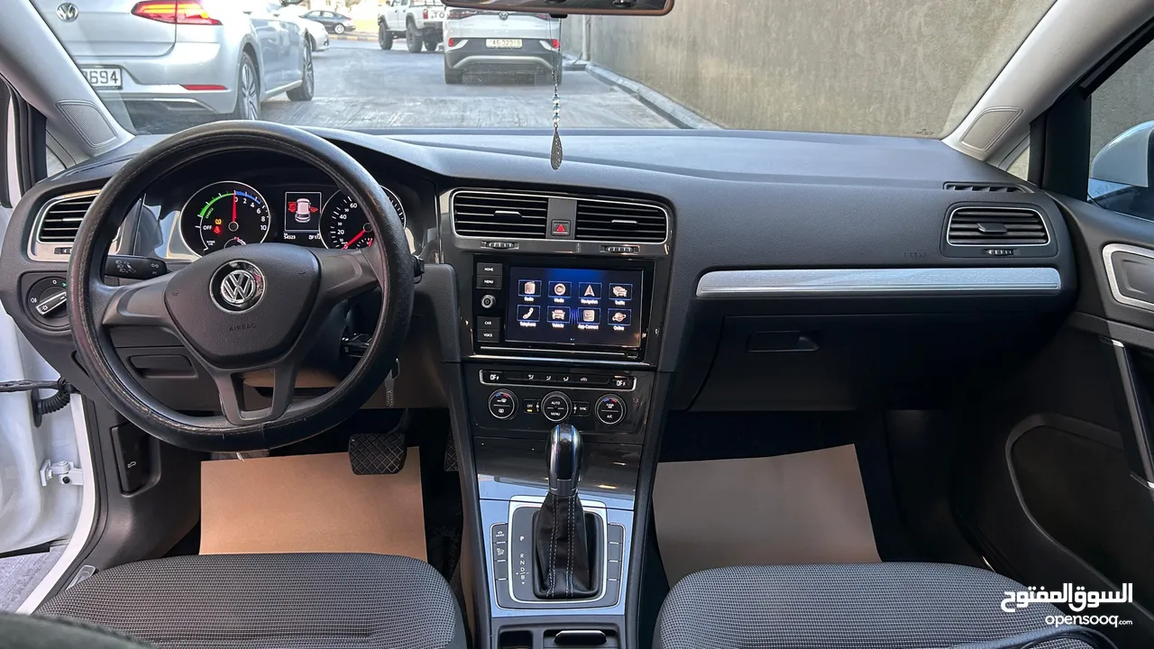 سيارة E-Golf للبيع بسعر ممتاز  كاش فقط