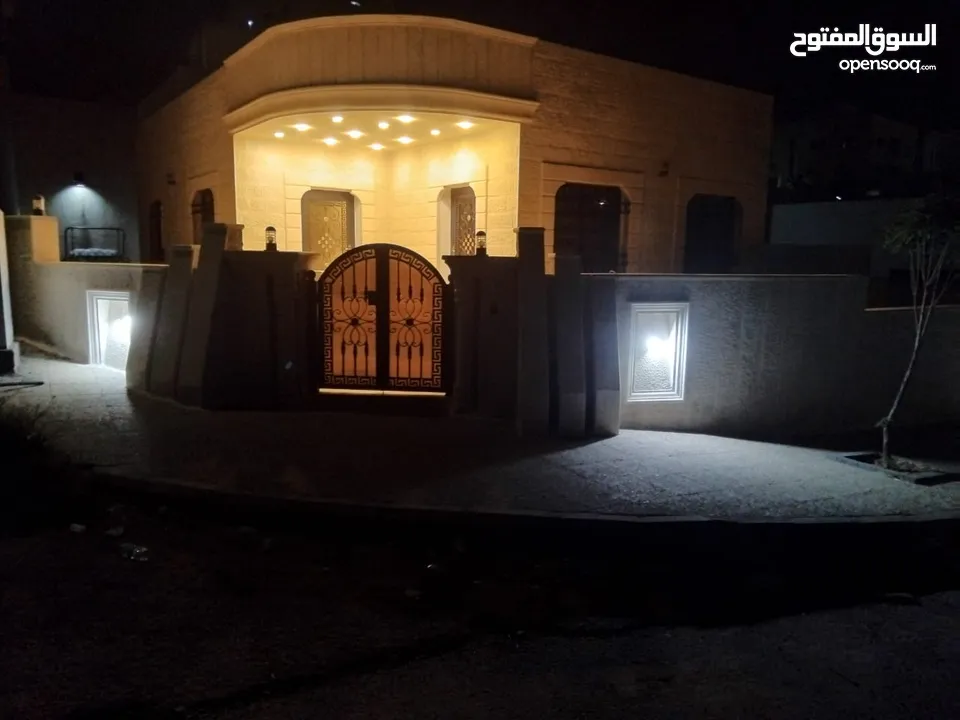 منزل في إسكان الكهرباء قرب مسجد عثمان بن مضعون