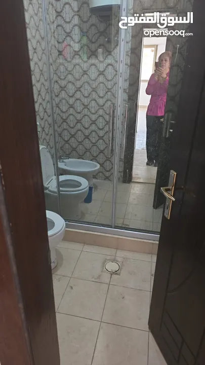 شقه للبيع حنينا طابق ثاني بسعر حرق