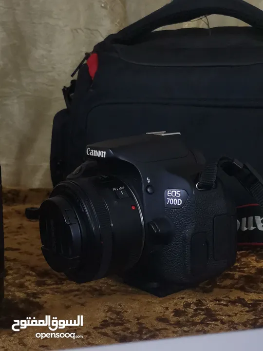 للبيع: كاميرا Canon 700D بحال الوكالة مع عدسات ومعدات تصوير احترافية بسعر خياليييي