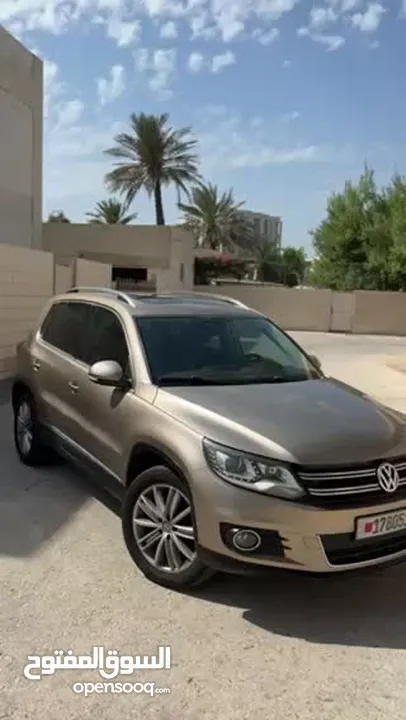 VOLKSWAGEN TIGUAN 2.0L 2012 MODEL  FULL OPTION!