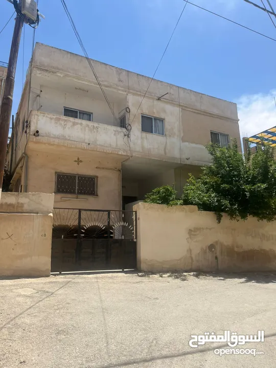 عمارة للبيع بسعر مغري بجبل الشمالي خطوتين وتكون بسوق الشمالي خلف KRG عمارة بتجننن ونضيفه ممتز