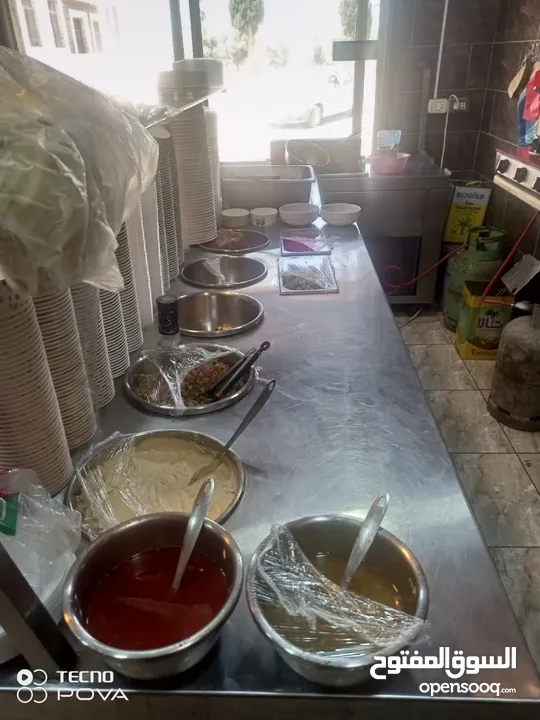 مطعم  بكامل تجهيزاته للبيع مع المحل .. الموقع المفرق
