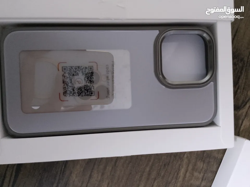كفر ال Iphone السحري اللي فيه شاشة خلفية ولا ينقص الشحن والكفر من الجلد والبلاستيك القوي