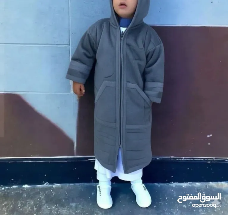 فروة شتوية للأطفال بقبعة مدمجة دفء مثالي وأناقة تناسب كل الأوقات معطف عملي بتصميم أنيق يوفر الدفئ