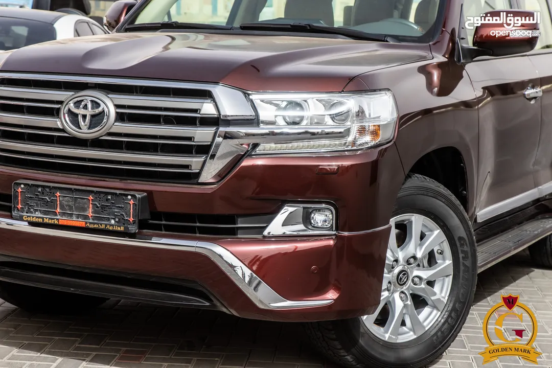 Toyota Land Cruiser 2017 Gx-r V8  السيارة بحالة الوكالة و قطعت مسافة 80,000 كم