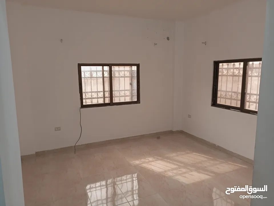 شقة للبيع طابق ثاني