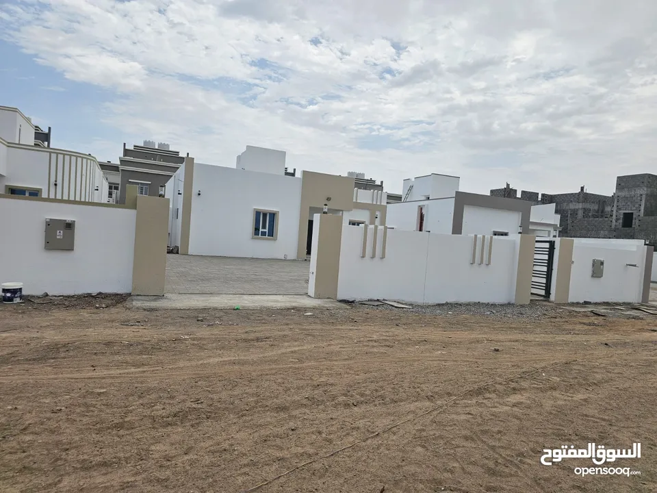 مجموعة منازل للبيع في ولاية بركاء -  الهرم مساحة البناء 219 متر مساحةالارض 685 متر بـ55 الف ريال