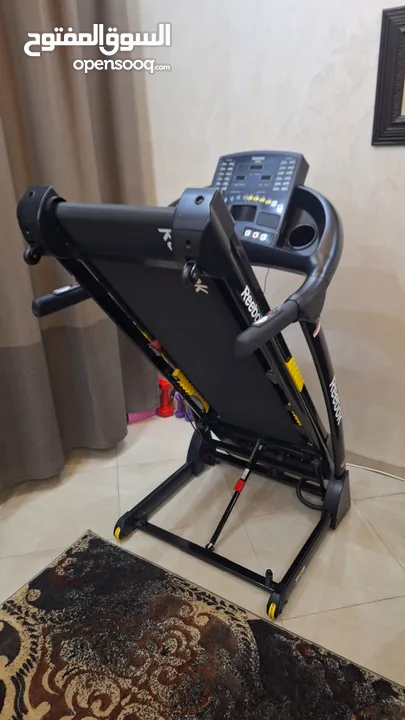 تردمل Reebok ZR8 بحالة ممتازة للبيع