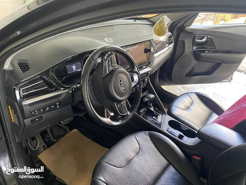 كيا نيرو هايبرد 2020 وارد كوري   جميع المواصفات  فل الفل ما عدا الفتحة   بسعر جيد وقابل للتفاوض